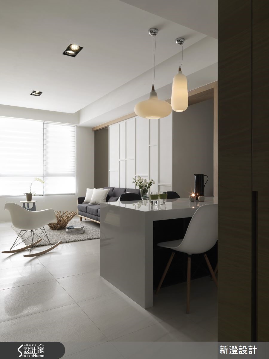 位於新竹新埔區的 32 坪居所，設計師注入簡約淨白的空